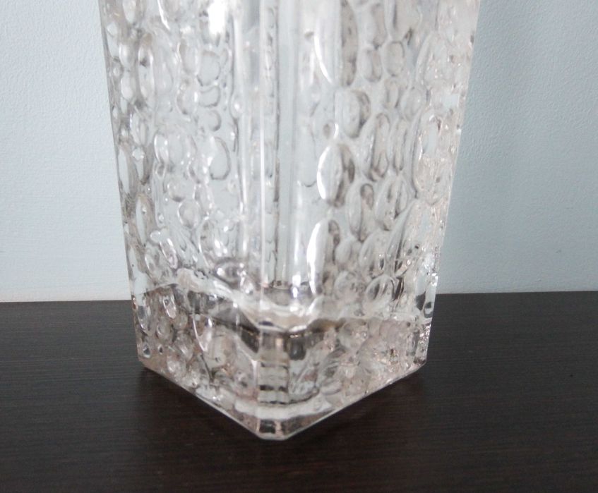 Wazon szklany PRL – krople rosy, bąble – 18 cm