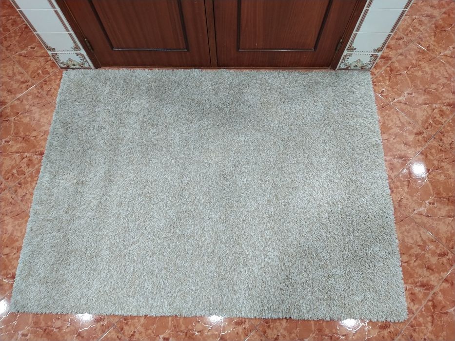 Tapete IKEA pelo curto branco-bege casa quarto apartamento vivenda.