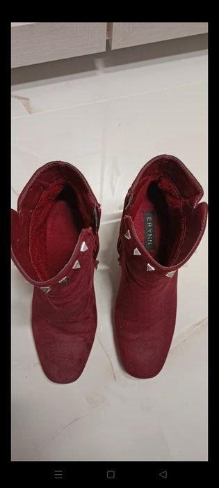 Bordowe botki z ćwiekami