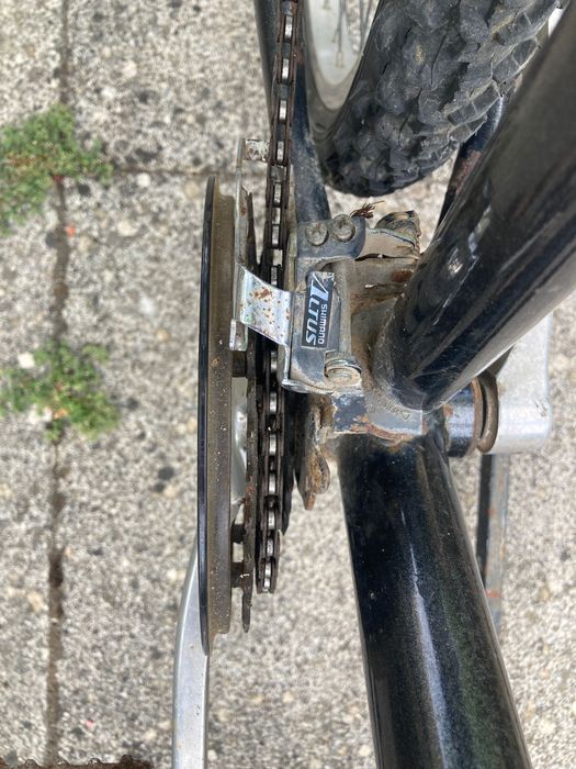Bicicleta boa que precisa de manutenção.