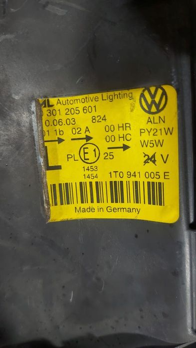 Óticas Faróis Frente Frontal Esquerda VW Touran 2003 a 2015  Original