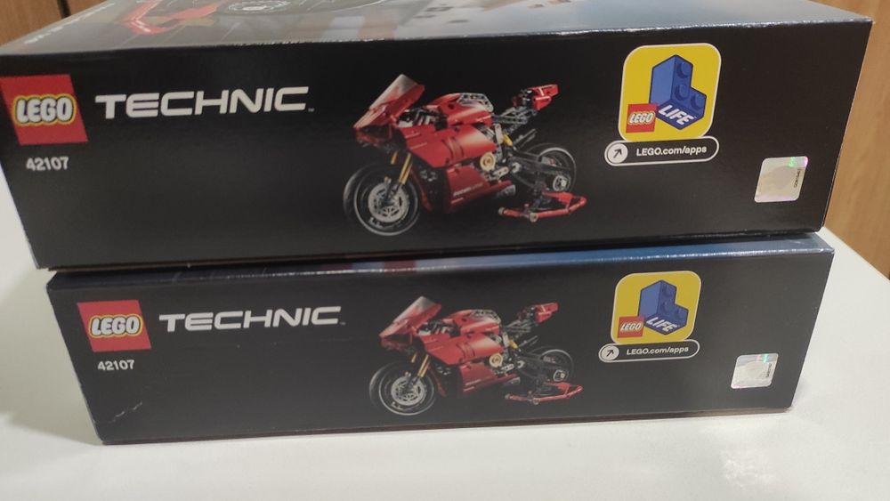 LEGO Technic 42107 Ducati Panigale V4 R (646 Деталей)