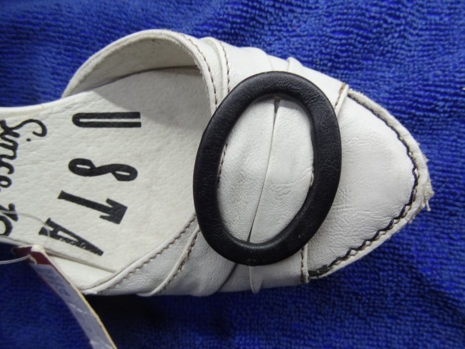 шкіряні босоніжки mustang