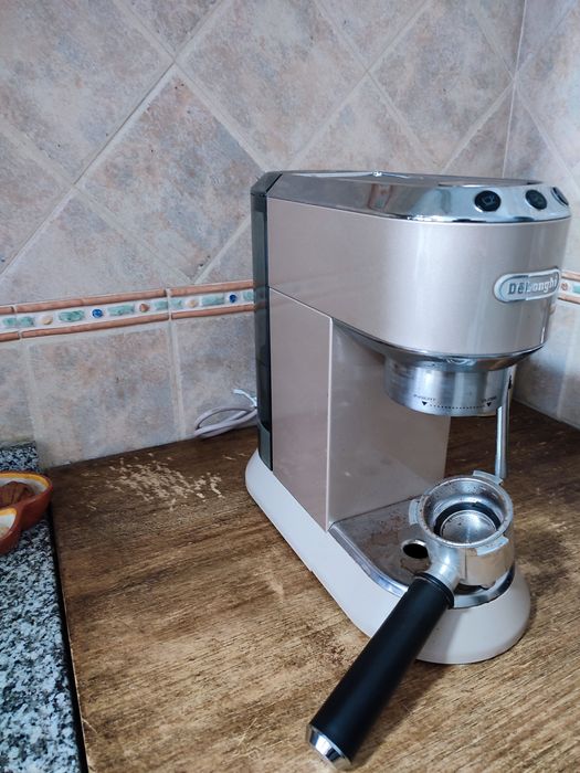 Maquina de café Delonghi Dedica EC885.GY