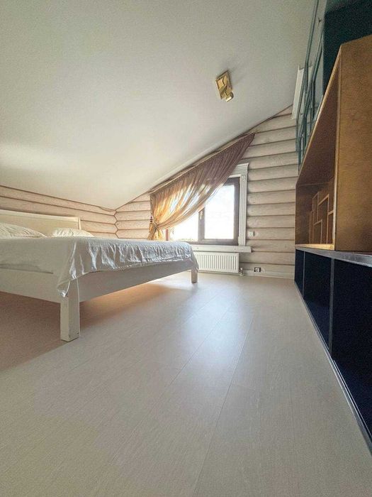 Продам дом в Новоселовке. Участок 25 сот. Солнечные панели. Бассейн.