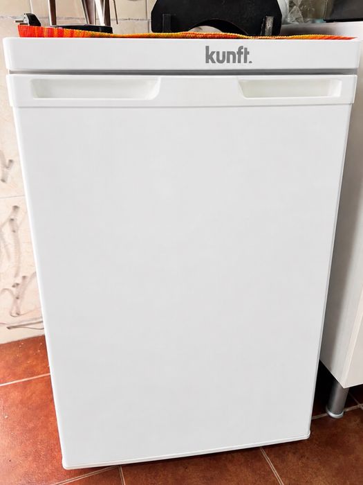 Frigorífico Mini Bar KUNFT KSD9124 WH (Estático - 85 cm - 109 L - Branco)