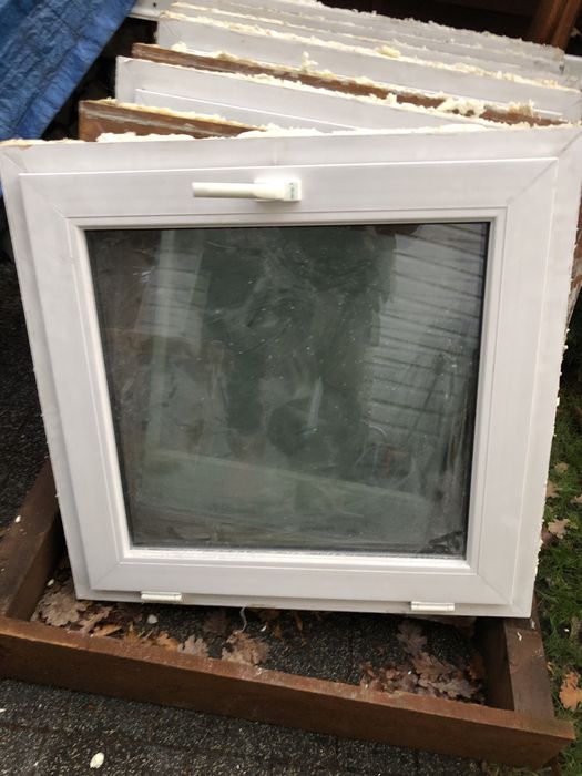 Okno pcv 85x82 plastikowe lufcik  złoty dąb kwadratowe małe