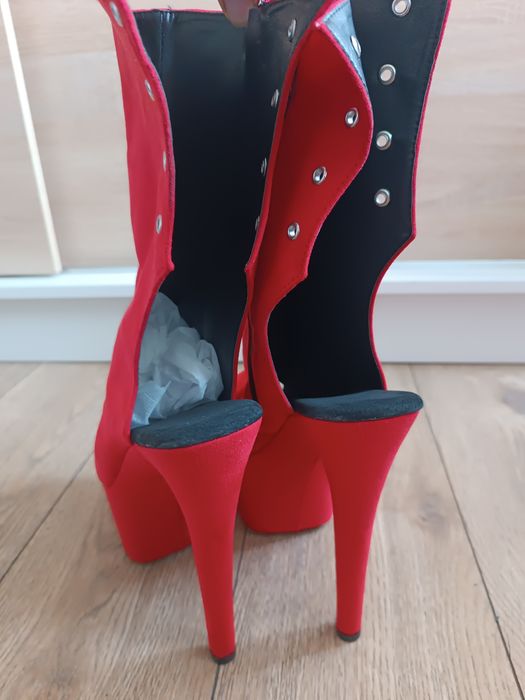 Czerwone mega szpilki