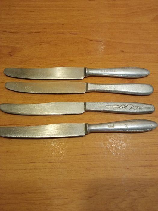 Stare noże obiadowe