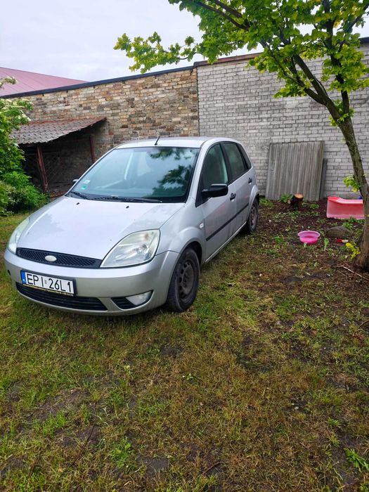 Samochód osobowy uszkodzony