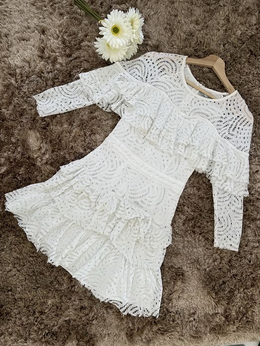 Vendo vestido de festa branco rendado
