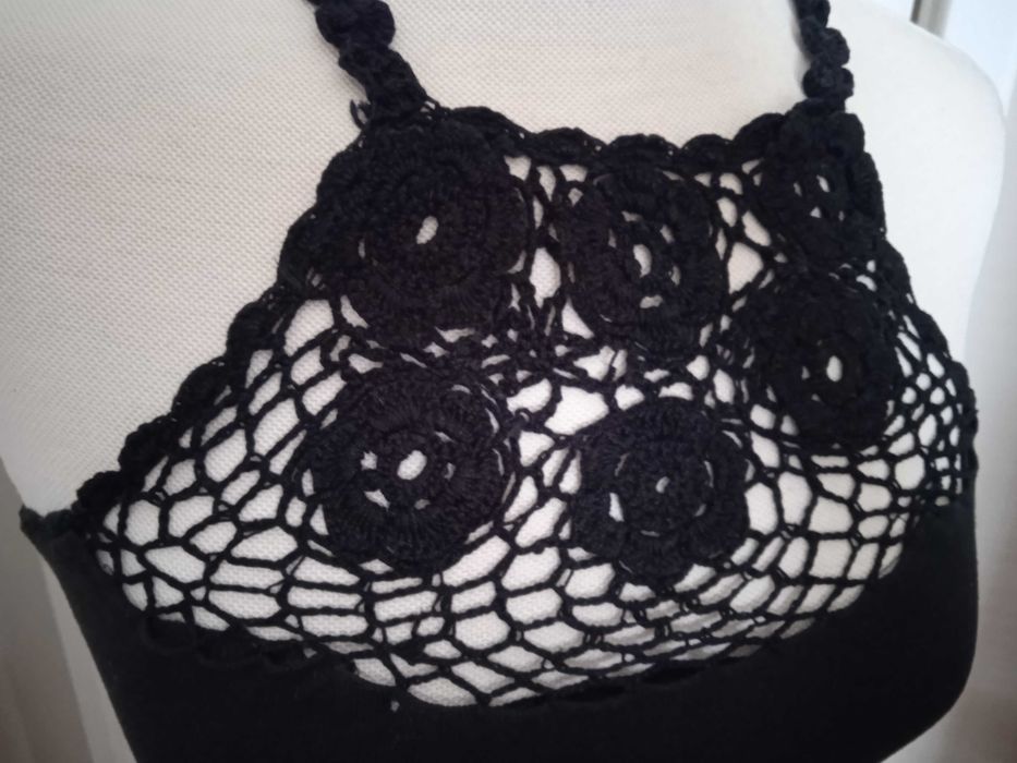 Top preto rendado