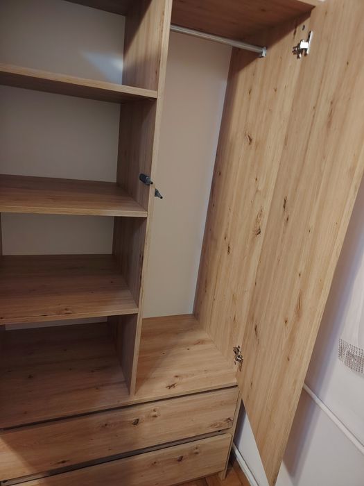 Szafa ubraniowa pojemna