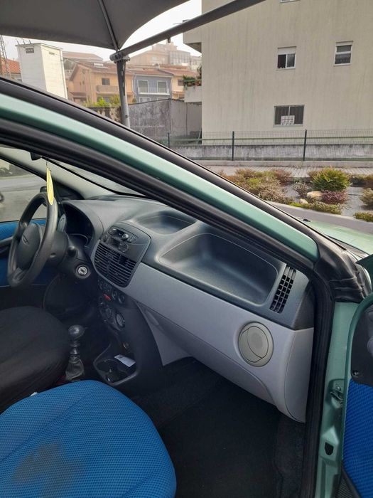 Vende-se Fiat Punto 2001 – Gasolina 8V