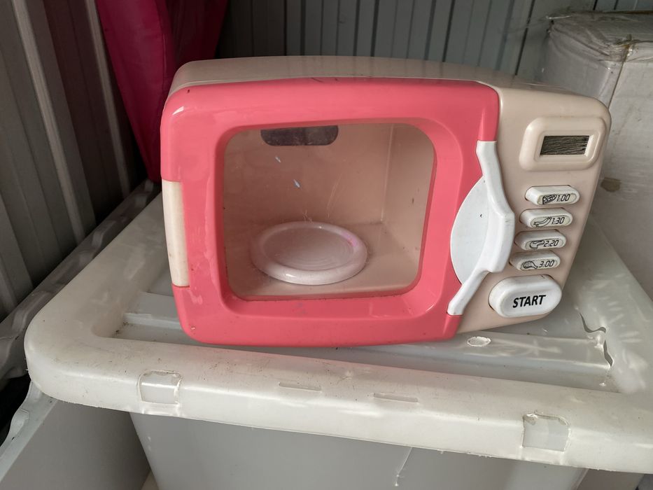 Cozinha com varios brinquedos