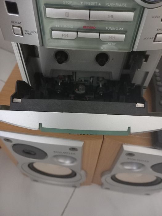 Aparelho de música Philips (Avariado) + 2 colunas Philips