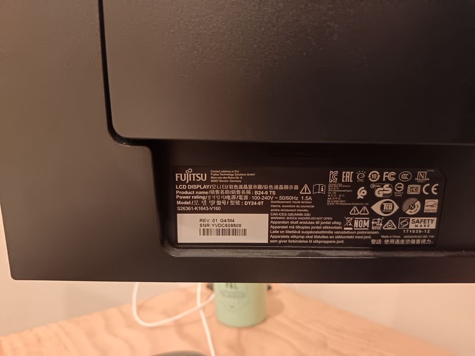 Monitor Fujitsu 61cm