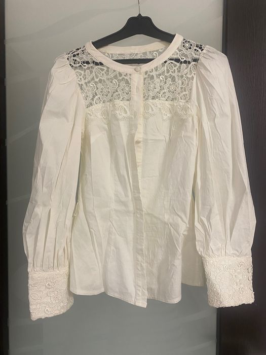 Блуза з мереживом кольору айворі