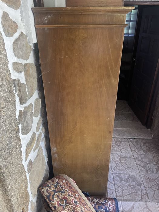 Armário roupa com espelho interior