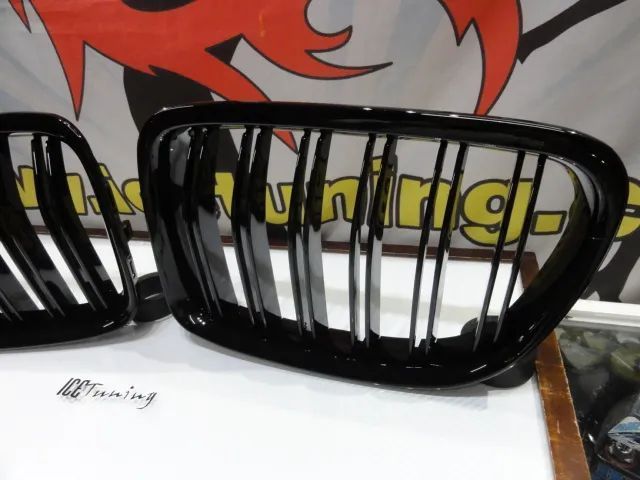 Grelha frontal em preto piano brilhante para BMW X1 E84 2009-2015 M4 look / dupla lâmina em plástico ABS