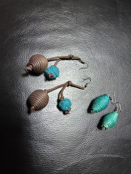 Dois pares de brincos