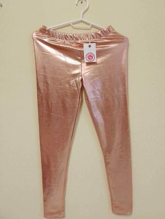 Złote metaliczne legginsy