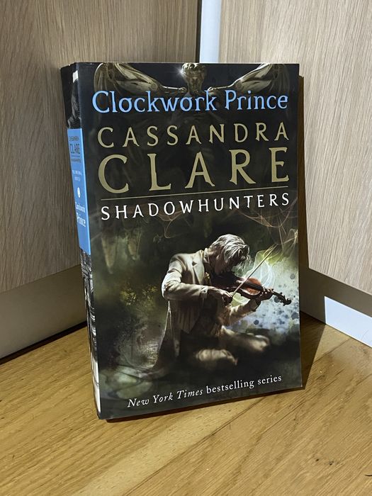 Livro - Clockwork Prince, de Cassandra Clare
