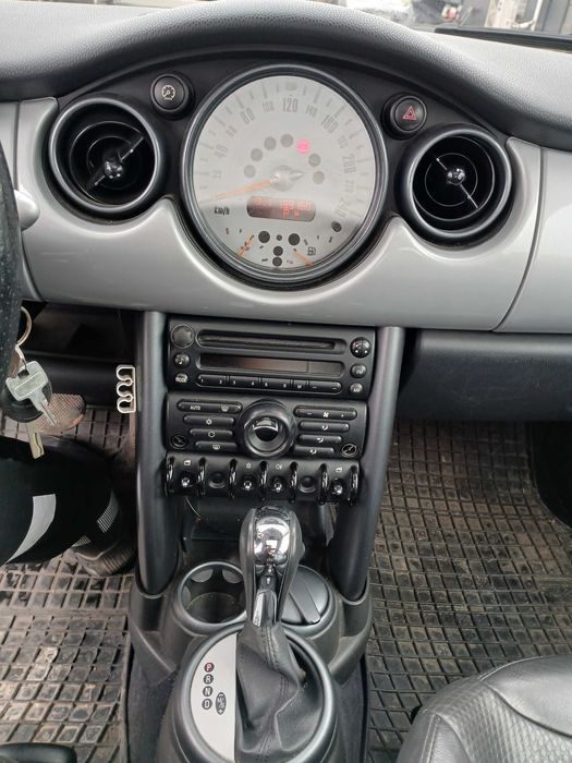Mini Cooper 1,6 benzyna