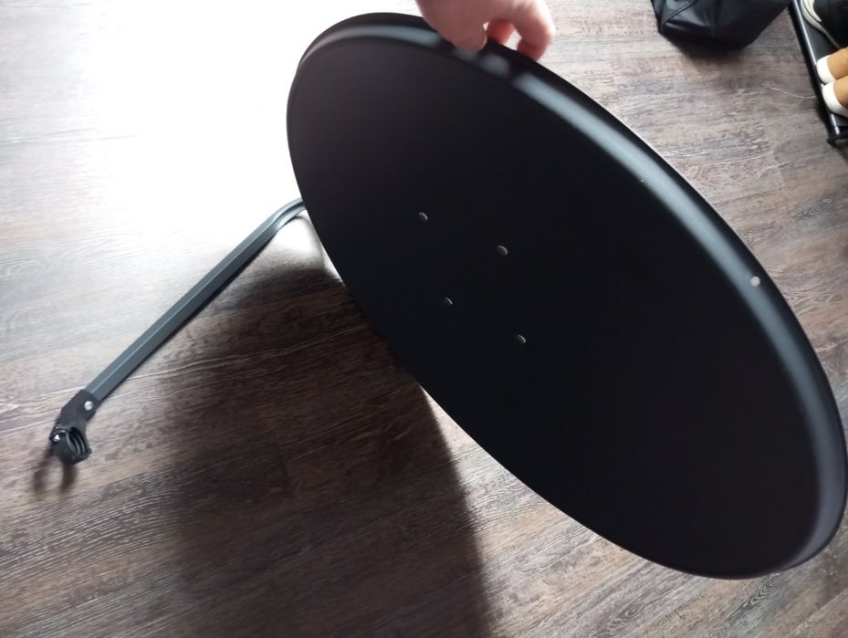 Antena satelitarna