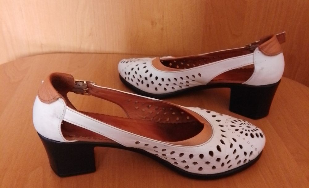 Жіночі літні шкіряні туфлі