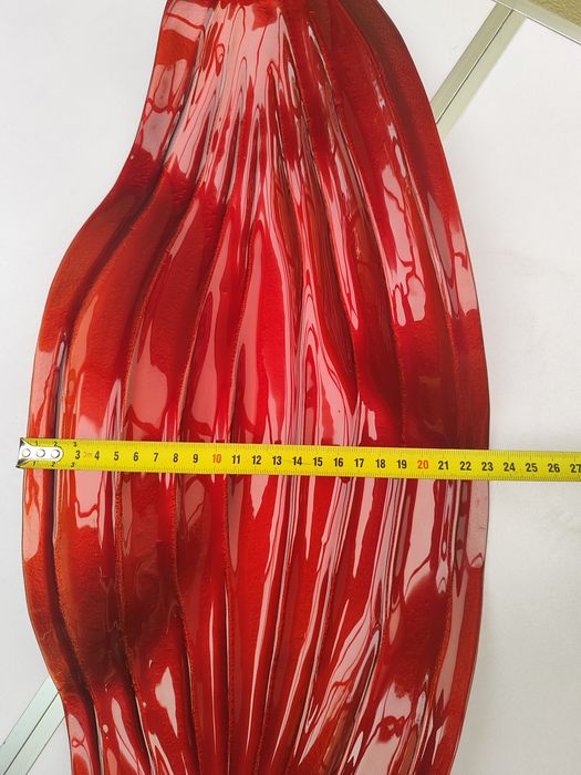 Peça decorativa em vidro cor vermelha