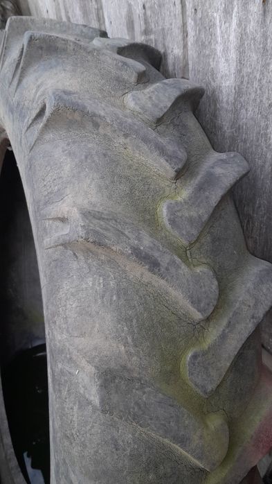 Продам шину задню трактора .Т40