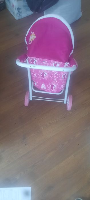 Игрушечная коляска