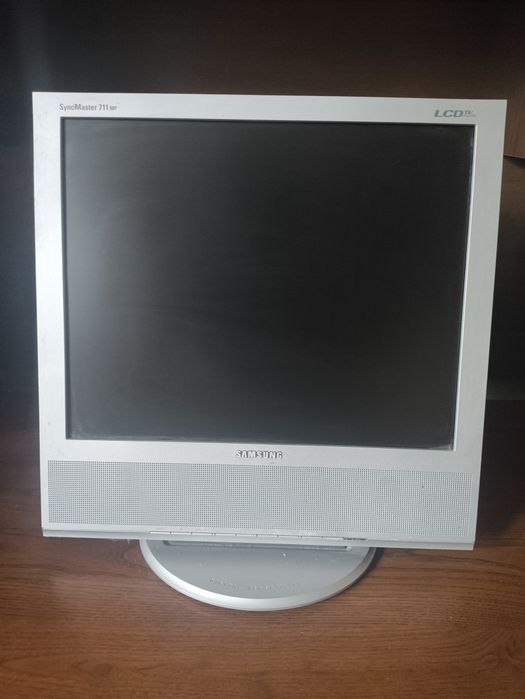 Monitor Samsung 17 cali LCD z funkcją Tv (rezerwacja Pan Krystian)