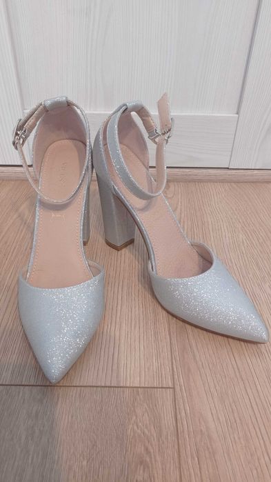 Srebrne czółenka Vices