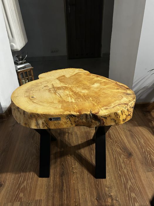 Stolik kawowy z litego drewna