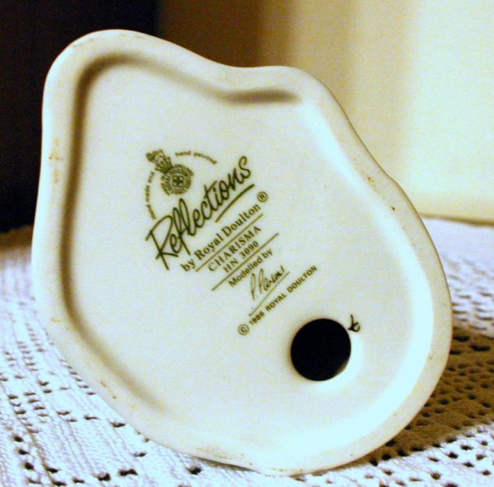 Estatueta Royal Doulton – Carisma HN 3090