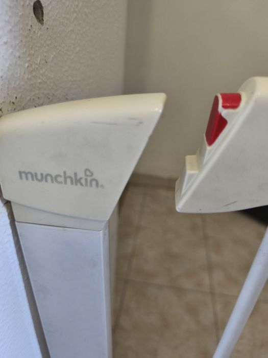 Barreira de segurança infantil  + Extensão Munchkin Autoclose