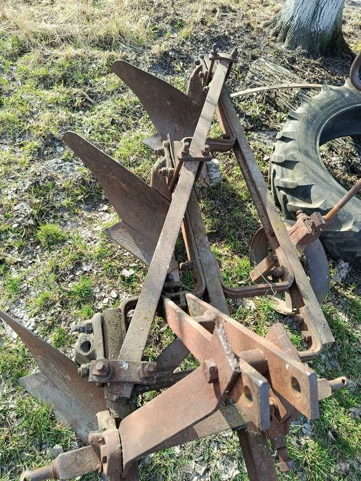 Плуг Плн 3 -35  в хорошому стані
