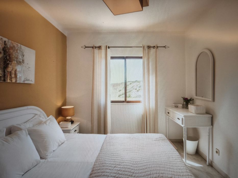 Alugo à semana apartamento T2  frente à praia Vale Centeanes Algarve