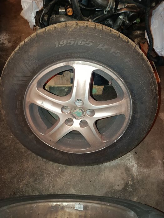 Vendo jantes 15 5x100 com pneus