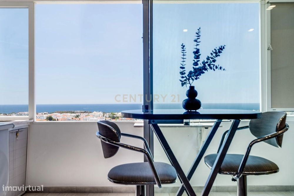 T0 Remodelado com Vista Mar 180° | Garagem | Albufeira
