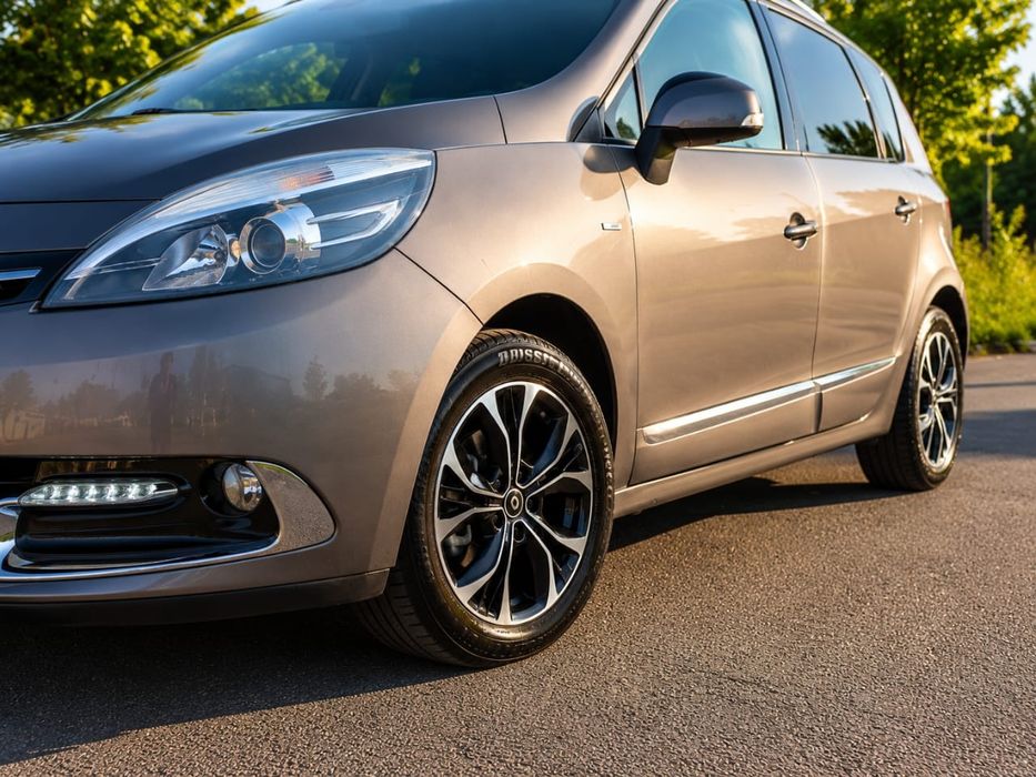 Renault Grand Scenic 2015 • 1.5 dCi • EDC • Bose • Lane Assist