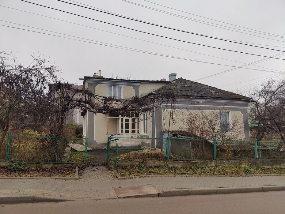 Земельна ділянка з будинком в Тернополі