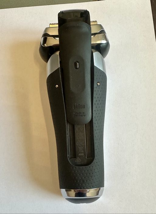 Golarka elektryczna, Braun series 9 (ze stacją czyszczącą)