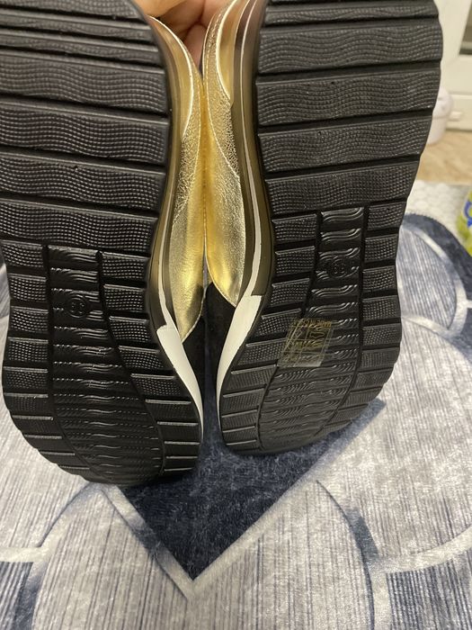 Buty damskie na koturnie