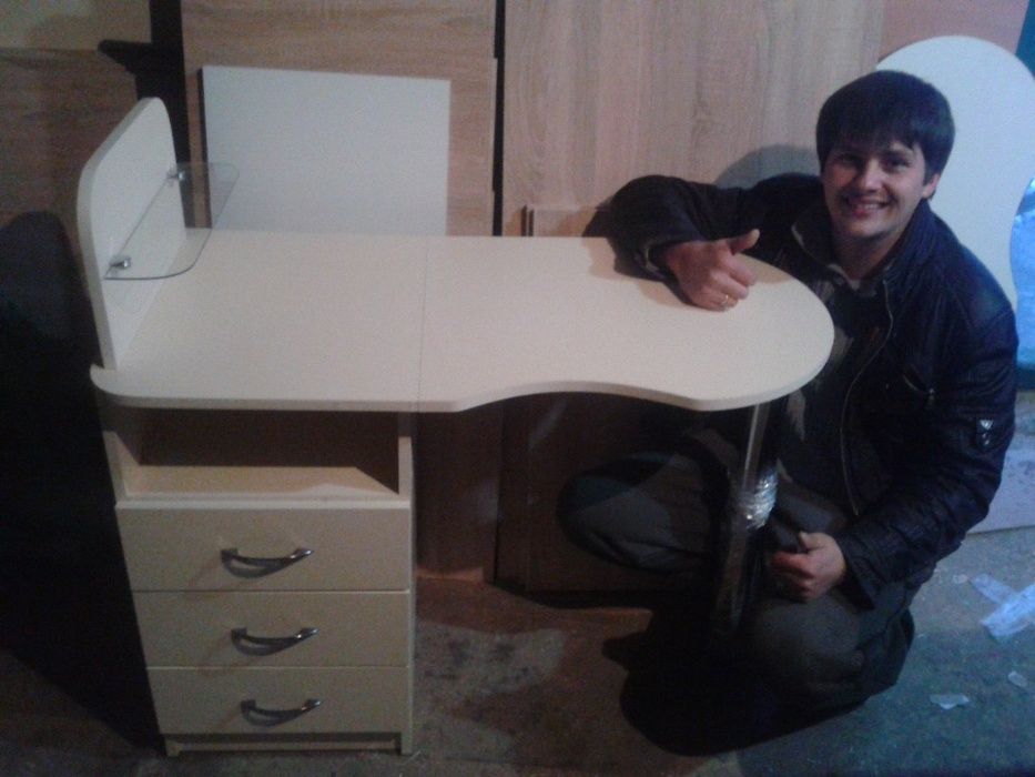 Стіл манікюрний Теофіполь