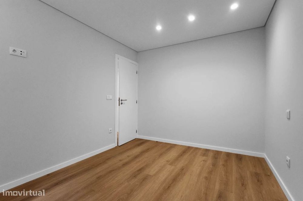 T2+1 totalmente remodelado no centro de Gaia — escola à porta, metro a