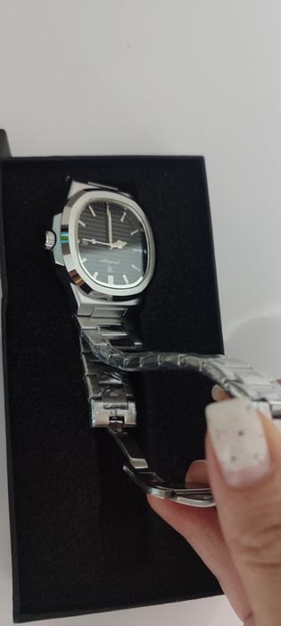 Годинник новий в продажі