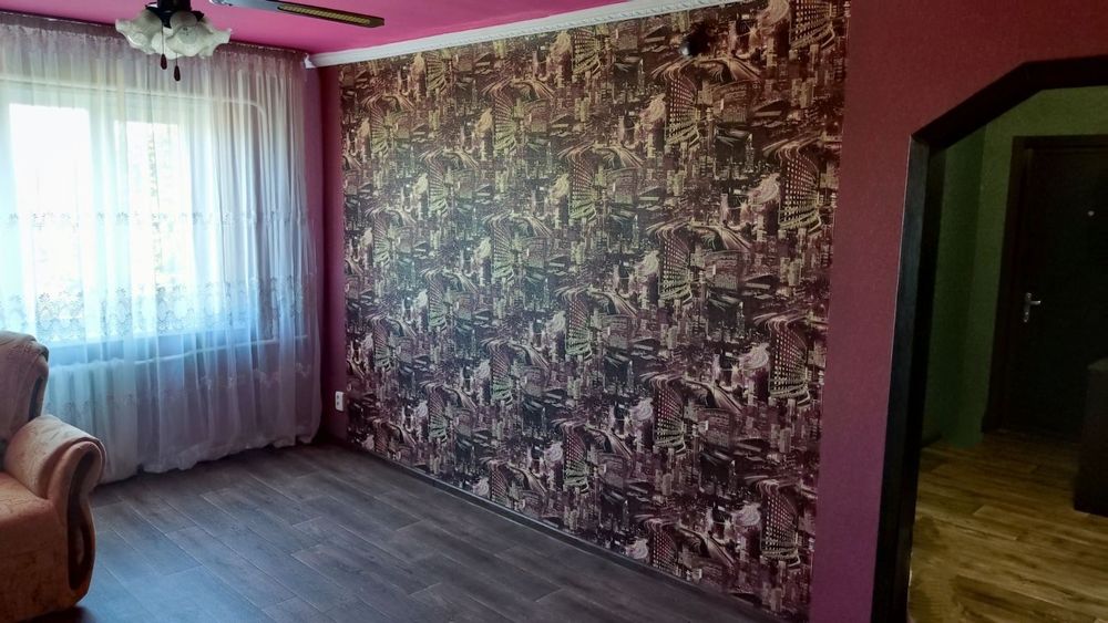 Продам 4-х кімнатну квартиру з автономним опаленням .